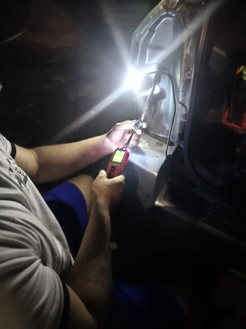 Reparación de cableado automotriz y adaptación de luces